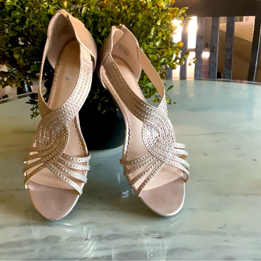 Flats with beads